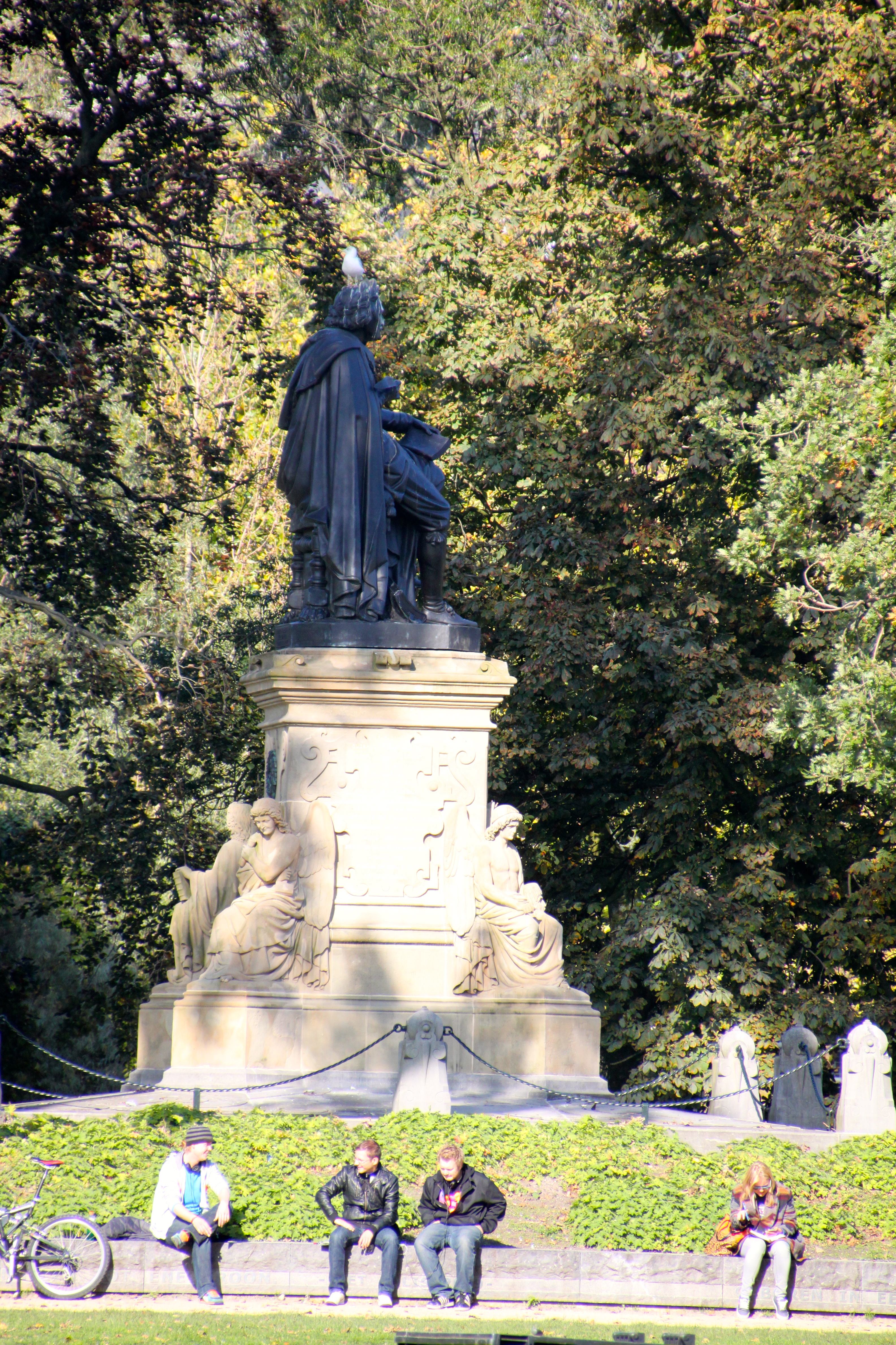 Estatua de Joost Van Den Vondel - Vondelpark (Amsterdam)
